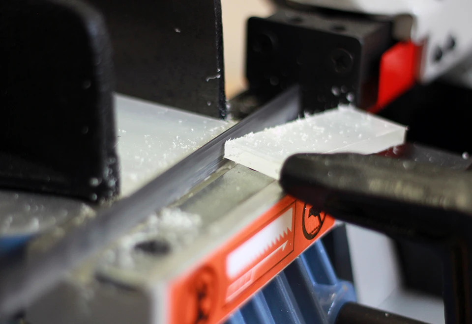 Sanding in the amplifier manufactory in Kassel